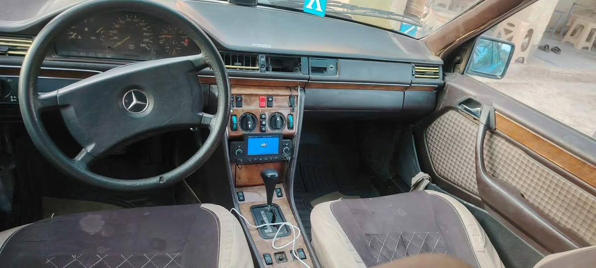 سلام عليكم مارسدس دب 300 للبيع موديل 90 بلادي مكفوله من الضربه والصبغ محرك محور بطه ديلكو 3000 تخم تاير جديد تبريد شغال كهربائيات قواعد دبل بلادي فقط جهه اليسار الامامي معمر  رقم ديالى انكليزي المكان بغداد غير متواجد ع الفيس *********** سعر 65 وبيه مجال بسيط
