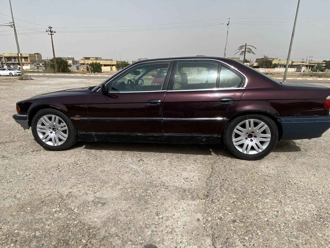 BMW 1995 740
مكانها واسط الكوت 
سعرها  ٦٥ وبيها مجال 
 السياره عوزها ترتيب قليل تبديل دعامية الأمامية سعرها 130 وترايش فقط  
 غرفتها حلوه وصبغتها هم نضيفة شرط التحويل
السنوية منتهيه قبل سنه 
اتصل عليه وبخدمتك 
***********
