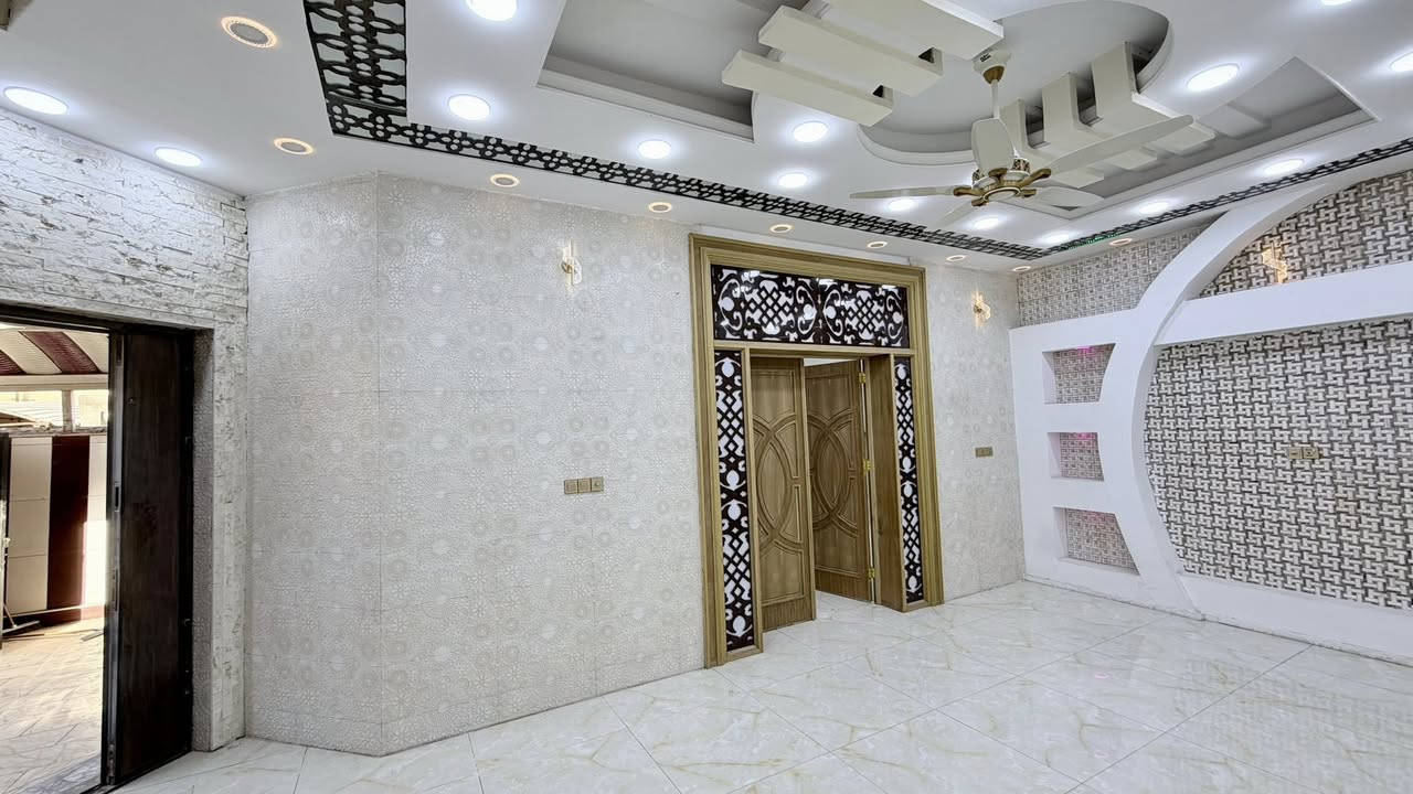 بيت في الجمعية ركن 200 متر موقع مميز جداً
الفرع المقابل حسينية محمد امين
خدمات كاملة من جميع النواحي

#البيت فارغ حالياً مباشر المشتري يستلم البيت ☑️
ــــــــــــــــــــــ
اساس رفــــــت 
بناء طابــــــوق 
سقف صــــــــب 
أرضية مرمر طابق أول 
سيراميك اسبانـــي 
افضل المواد المستخدمة في البناء 
ــــــــــــــــــــ
الطابق الأول 
غرفة نوم 
صالة 
استقبال 
مطبخ حار وبارد والكاونتر والثلاجة هدية مع البيت 

مجمع حمامات وصحيات داخلي وبانيو وغربي 
وخارجي صحيات وحمام 
كراج سيارة 
حديقة 
༺༻༺༻༺༻༺༻
الطابق الثاني 
غرفة نوم 
مطبخ حار وبارد 
مجمع حمامات وصحيات 
أرضية بورسلين اسبانـــي 

البيت جاهز للسكن مابيه نقص 
ومتكامل من جميع النواحي 
ــــــــــــــــــــــــ
السعر والتفاصيل خاص ✅
ــــــــــــــــــــــــ
للأستفسار أكثر مراجعة 
#مكتب_محمد_الجبوري لبيع وشراء عقارات القاسم والمقاولات العامة والتصاميم الهندسية 
#المكتب_مجاز_رسمياً والمكاتبات رسميه لضمان حقوقكم ✅ 
#عنوان المكتب شارع الجديدة مقابل مدرسة الزهراء مجاور اسواق نمبر ون 
***********  📲 
***********  📲
