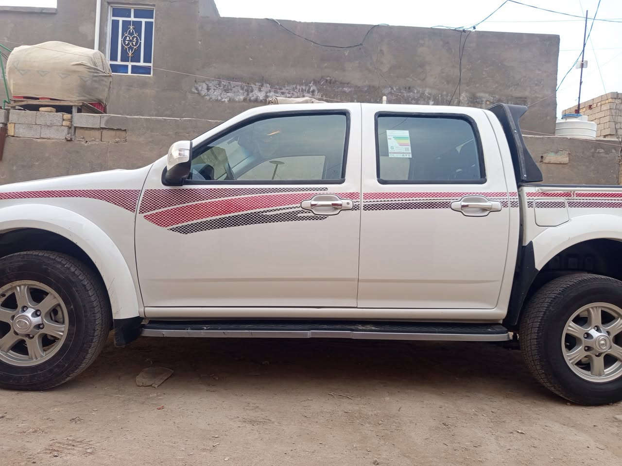 سلام عليكم بيكم كريت ويل موديل 2025 رقم قادسية انكليزي سيارة زيرو ماشية الفين بيها طخة بسيطة ما عابرة تبديل جاملغ وباب البدي رشات قليلة دحجات و الباقي مكفول السعر 125 ورقة وبيها مجال العنوان السماوة مركز المدينة الرقم ***********
