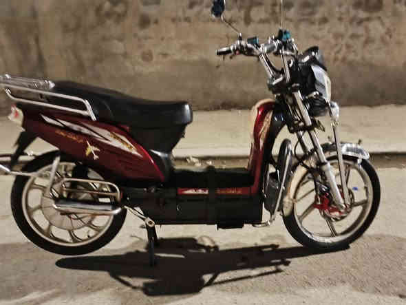 هارلي لبيع موديل 23 بطاريات جديد إنتاج 26 
صار شهرين من مشدودات   ع فحص عشره ونص يقرن كهربائيات كلها شغاله اي نقص مابيه جهاز مانع سرقه تحكم عن بعد بصمتين وسويجين سعر 475,بيه مجال لشراي 
***********
+9647827587898
