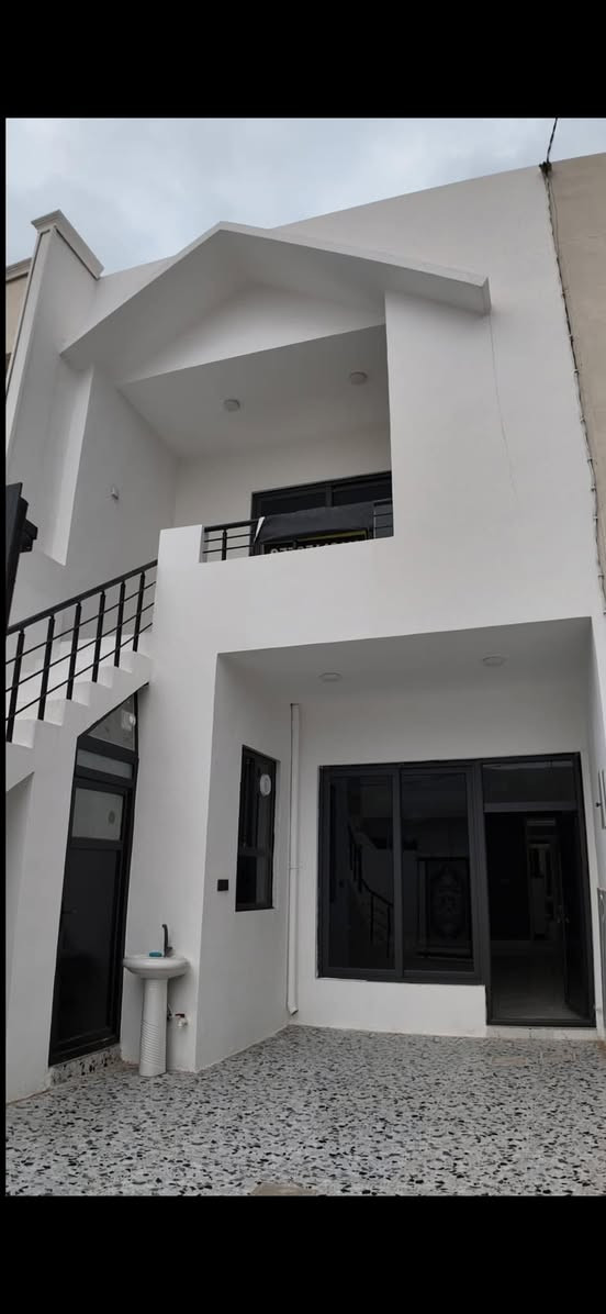 دار للبيع 
🌼عــــنــــــوان/ كركوك - شوراو - قرب جامع شوراو الكبير
🌼نـــوع الملک/ رقم
🌼 مــســاحــــة/ 100 متر  
🌼طـــــابــــــق/ طابق واحد
🌼يحتوي علی/ 1 غرفە نوم / مطبخ حار و بارد / هول / صحيات / کراج السيارة 
🌼 الــــــفـــــرع/ كامل خدمات
🌼ســـــعـــــــر/  50 ملیون و مجال
للاستفسار *********** او *********** او زيارة المكتب ارو
