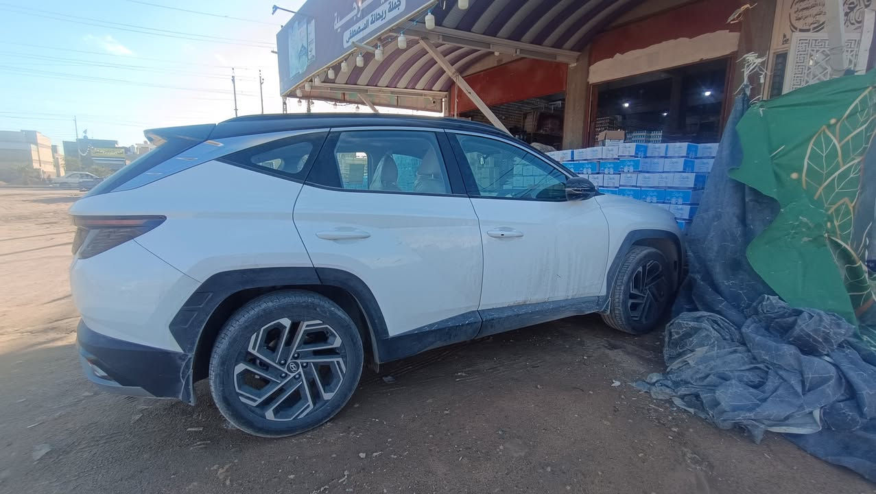 السلام عليكم 
للبيع توسان موديل 2025
فول مواصفات 
2 كلر 
ويل 19 
مري شفط 
كشن كهربائي 
قطعتين تبريد 
شاشه متصله 
حساس امامي خلفي 
شنطه كهرباء 
عدسه زنون 
ايرباك 
مانع انزلاق 
يو بي اس 
جير ثلاث سرعات 
مثبت سرعه 
فول عدل فتحه 
ماشيه 7الف
رقم انجليزي نجف 
رقم الهاتف ***********
