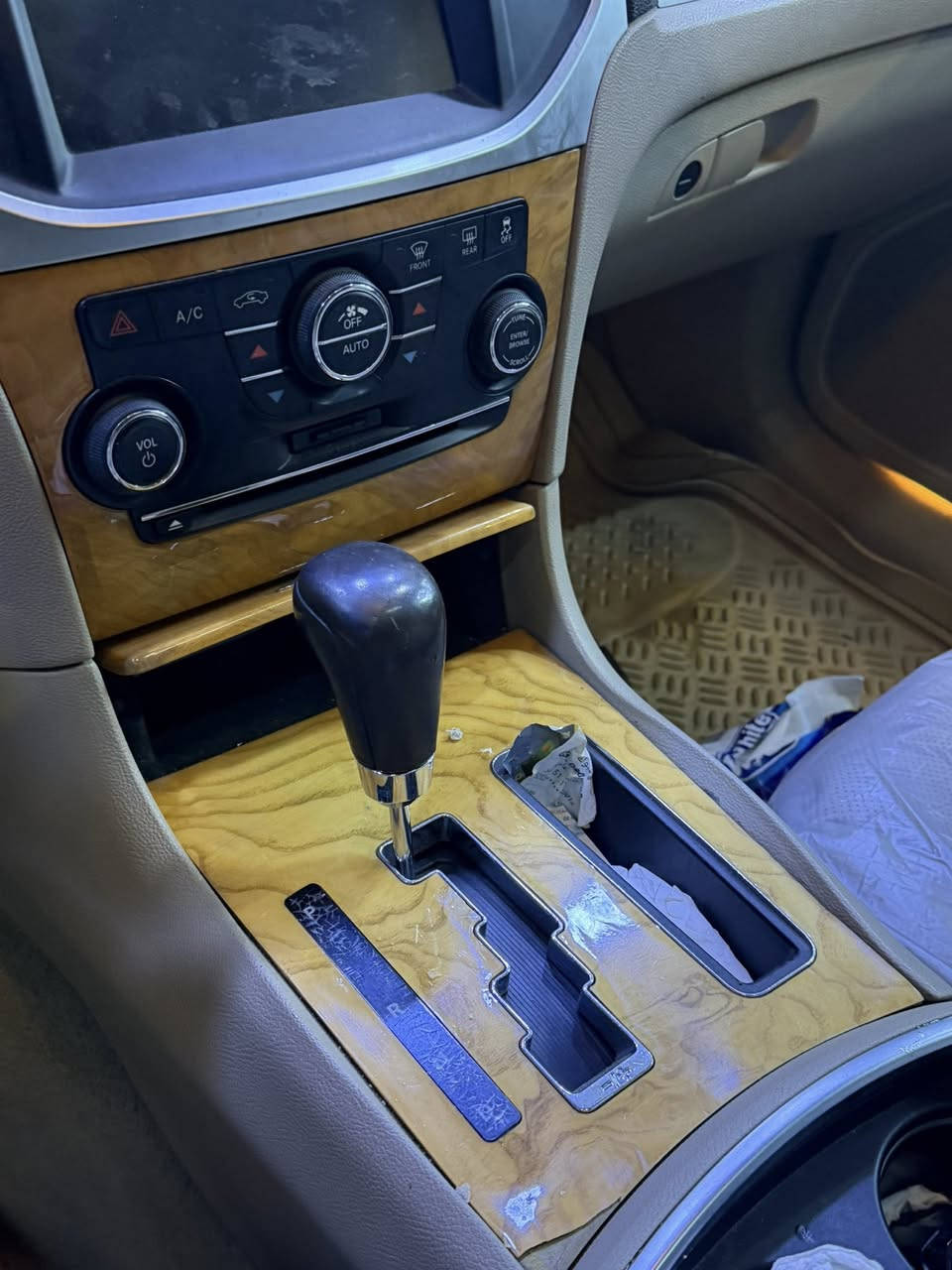 الموديل 12 ماشية 112 ميل فول الفول مواصفات اريد تقييم وللبيع السيارة كفالة عامة فقط مكانين بارد قيم واخذ للتواصل ***********
