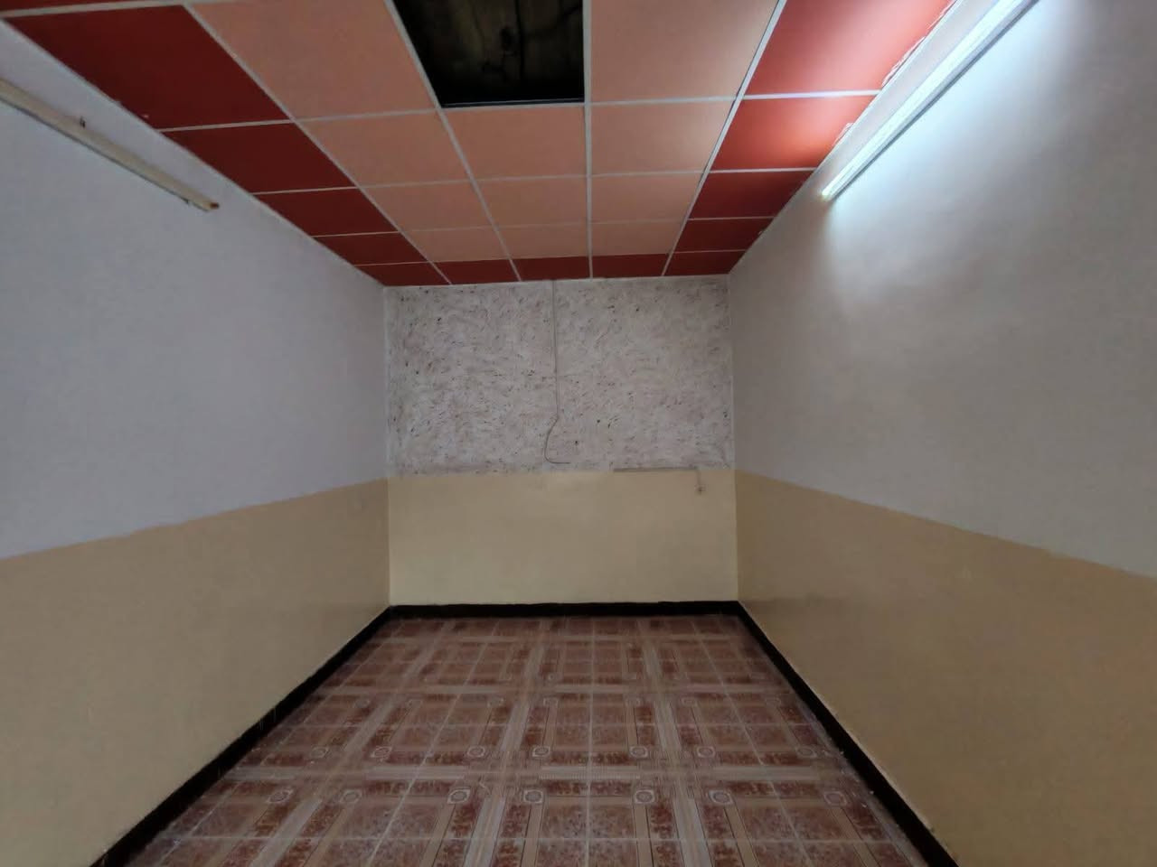 #دار #للبيع--130م 
#العنوان:-بنجاعلي خلف صيدلية شيخاني خلف تجاري 
ماء حلو 
_______________ 
بناء نضيف 
فرع تبليط 

#المحتويات: 
غرفة نوم.هول.مطبخ.استقبال صحيات كراج 
_________________
سعر 42مليون بي مجال
______________________________
#للأستفسار الأتصال على الارقام التالية :-
 ***********
 ***********
