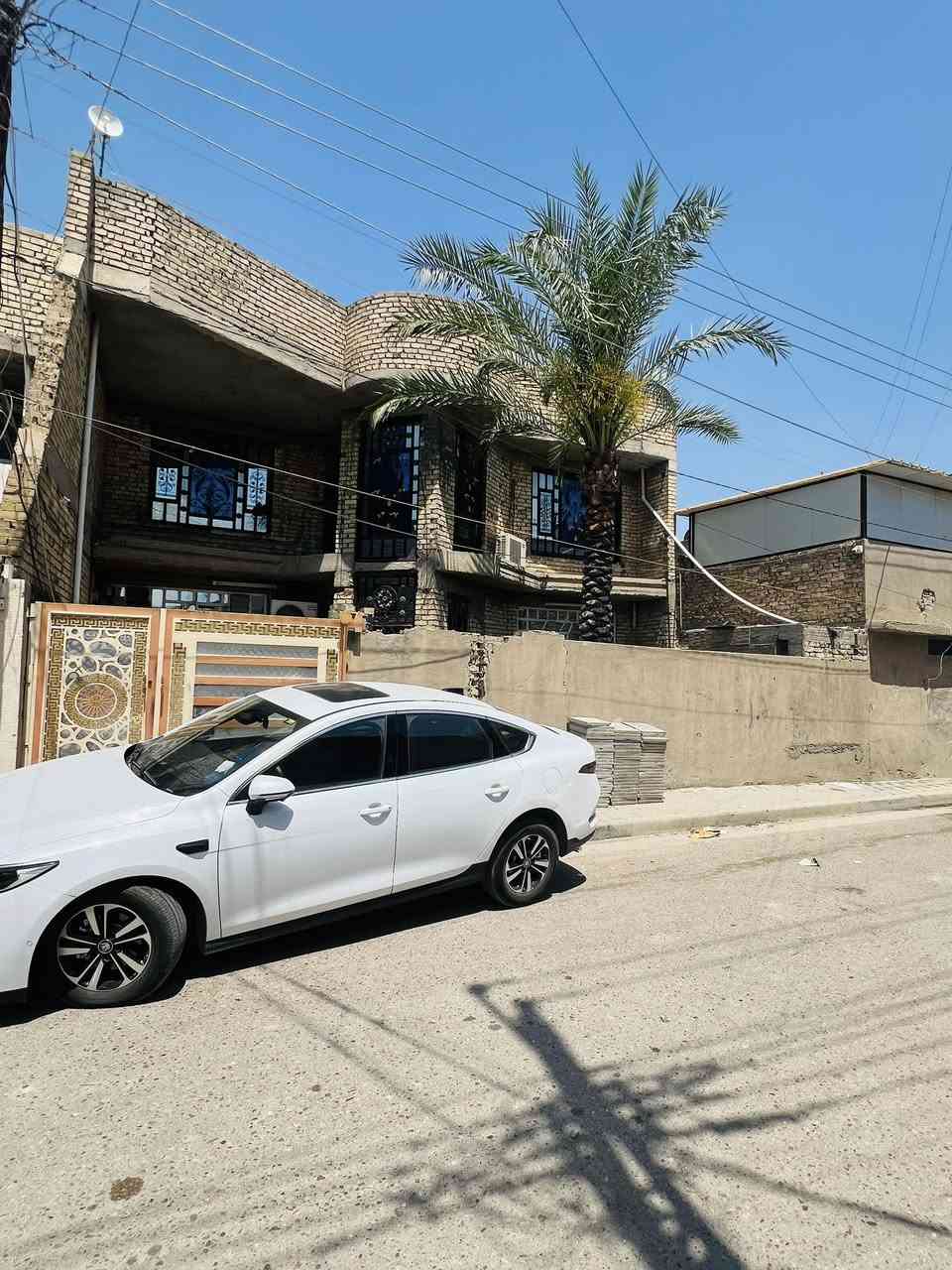 بيت للبيع مساحة 240 م
مجاور روضة نسمة الصباح محلة 104 زقاق 15 د 69
يحتوى على 4 غرف نوم استقبال مطبخ صالتين مناور ثنين صحيات عدد3  البيت من الداخل جاهز شغل حديث فقط الواجهية والكراج كما ترون بالصور 
للاستفسار الاتصال  ***********
