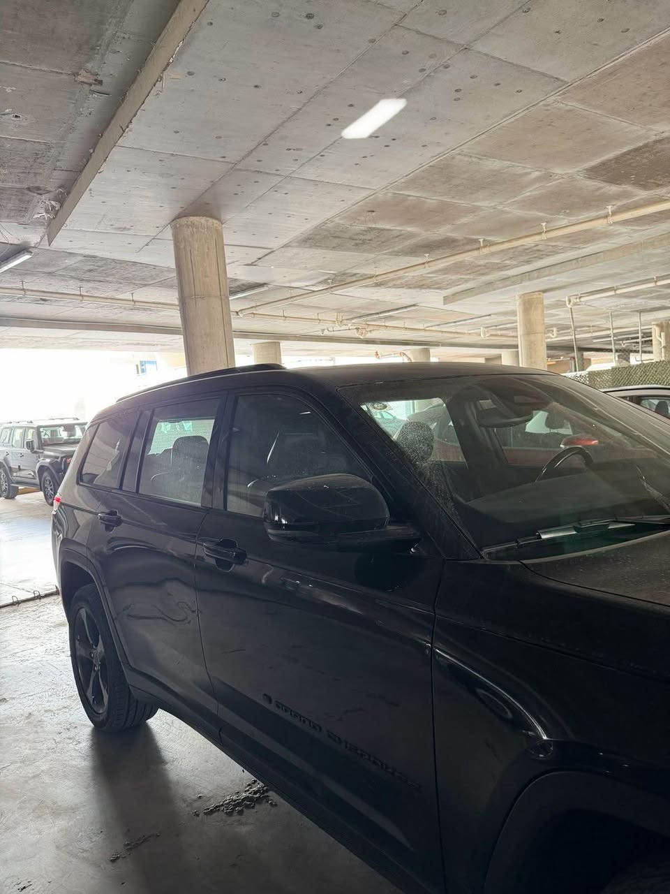 اقل سعر با سوك 270 ورقه بدون حادث 
جيب جراند شيروكي 2021 أمريكي بلاك توب فول عدا الفتحه 4*4 
كراسي جلد وكهرباء وتدفئة جنطه كهرباء شاشه جبيره 
(( بدون ولا صبغ ولا تبديل ولا اي شي )) فقط بارد با باب بدون اي دواخل ماشيه 52 الف 
رقم بغداد باسمي سياره 7 راكب 
مكينه 6V 3600cc 
السياره تعتبر بدون حادث كلش جديده 
مكاني منصور بوابه العراق 
*********** ابو محمد بغداد, العراق
