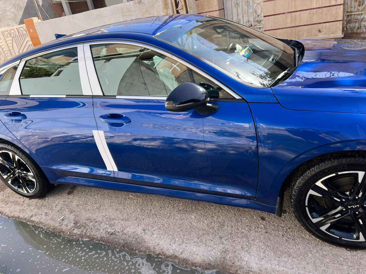 سلام عليكم K5 موديل  2024 أمريكية حادثة موضح بصور بدون صبغ شوية بحافت البنيد
مواصفات الجيتي معروفة 
فول مواصفات بدون فتحة 
بصمة 
تشغل عن بعد 
كشنات كهربائية تفة تبريد كشنات 
رادار أمامي خلفي 
تبريد قطعتين 
رقم بغداد بسمي تحويل ثاني يوم 
السيارة بديالى بعقوبة 
***********
