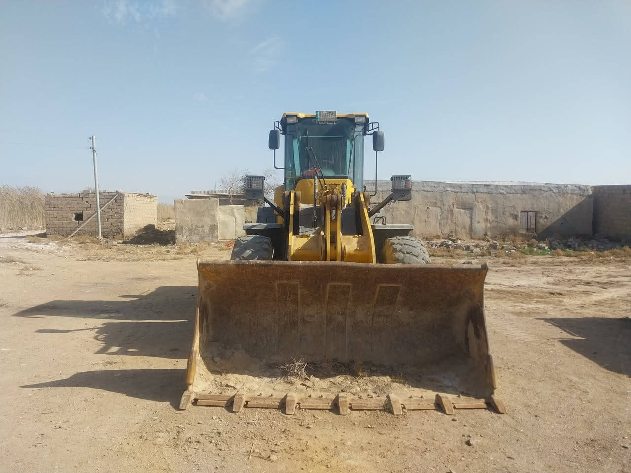 السلام عليكم الجي للبيع موديل ١٤ ليبر واحد حجم ٤٦ شريكت درب البحار مكفول ولا قطرة صبغ محر كتر ابلادي رقم ميسان سنويه جديده تحويل مباشر  مكانه واسط  ***********
