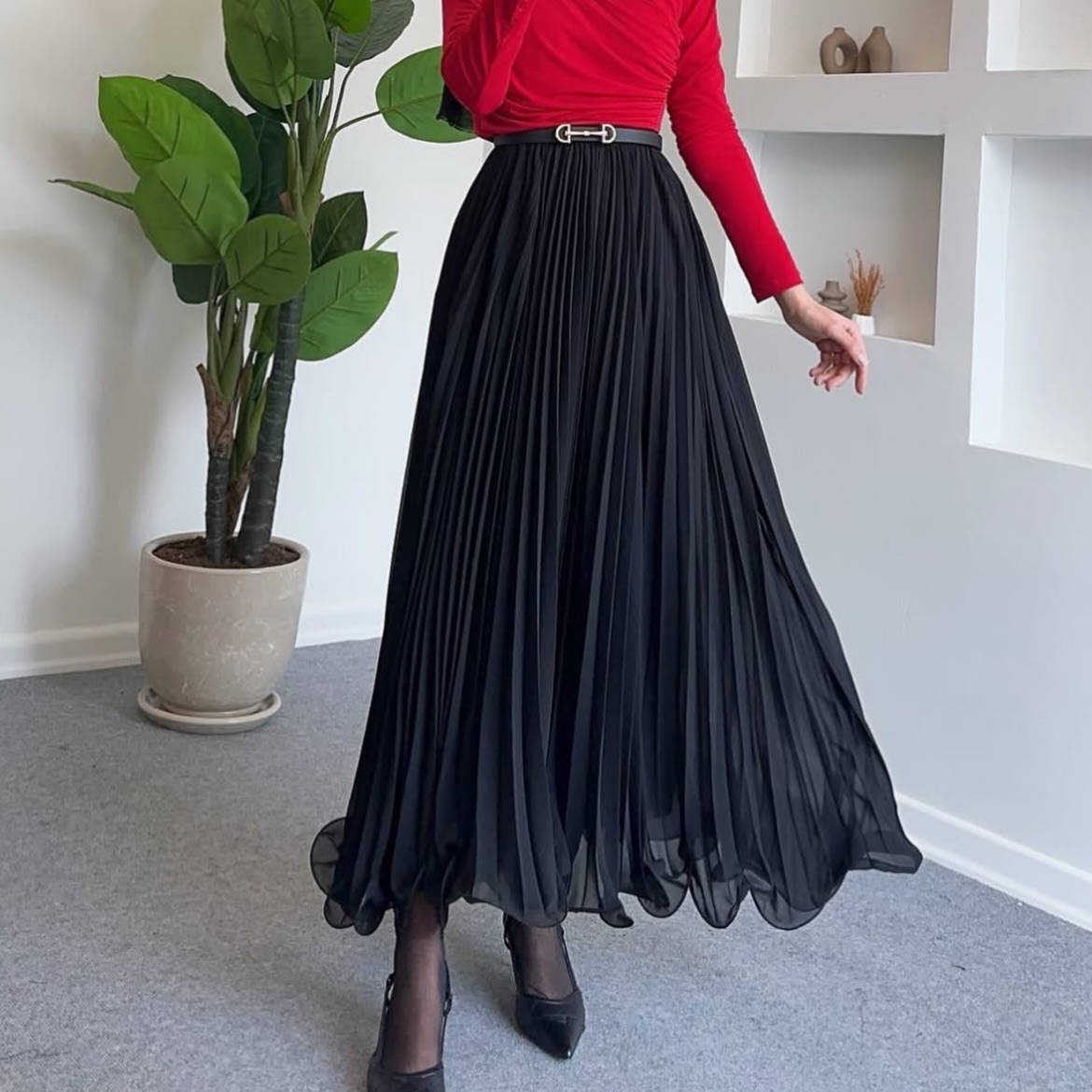 تنورة الاميرات ترهم ويه جميع تنسيقات 😂💪
قطعة الأصلية 
فري سايز 
طول ١١٠ سم

تتوفر خدمة توصيل لجميع محافظات العراق 🇮🇶 
***********
#تنورة_الأميرات #تنورة #ازياء_سان #ازياء
