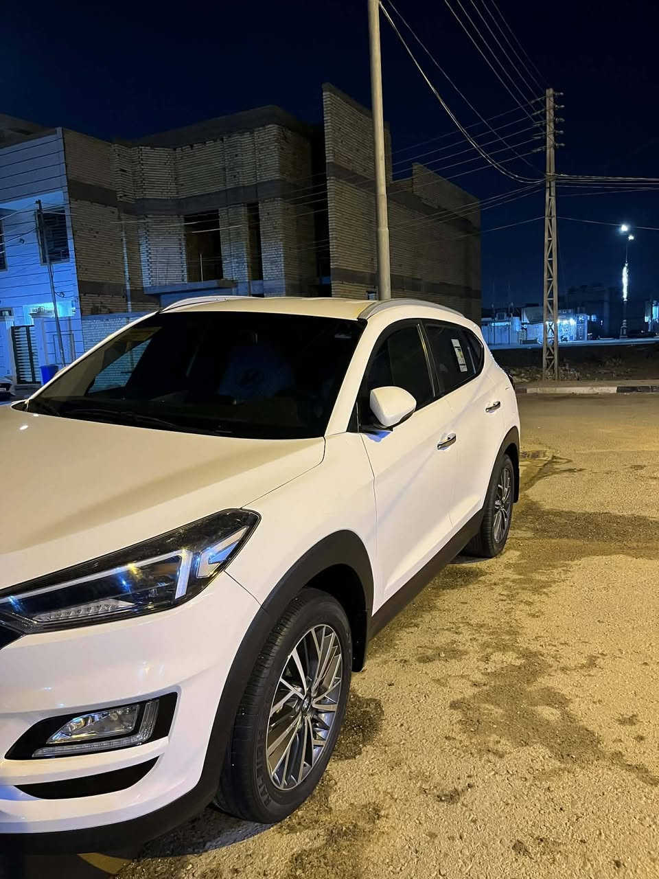 توسان ٢٠٢٠ بسمي رقم بغداد  دولي ماشيه ٥١ الف فول ما عدا البنراما بيها فقط رش بقبق الجنطه بدون حادث والباقي كله مكفول السعر ١٩٥ مكان السياره كربلاء للاتصال ***********
