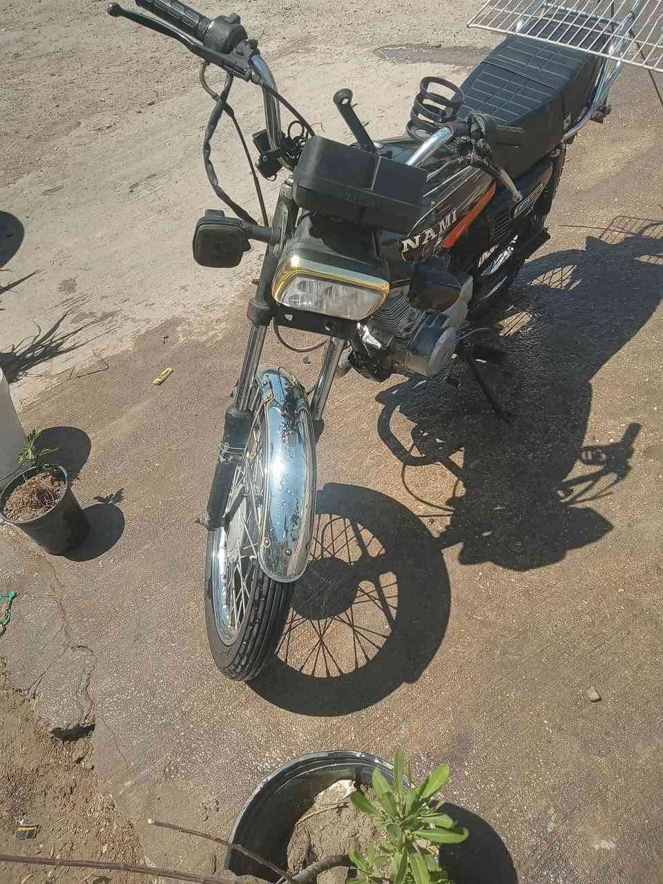 سلام عليكم 4كير مديل 18 للبيع   دراجه نص هندر تشتغل 
بيها نقوصات بسيطه 
السعر 325 وبيها مجال بسيط مكاني بغداد تقاطع درويش 
الاستفسار ***********
