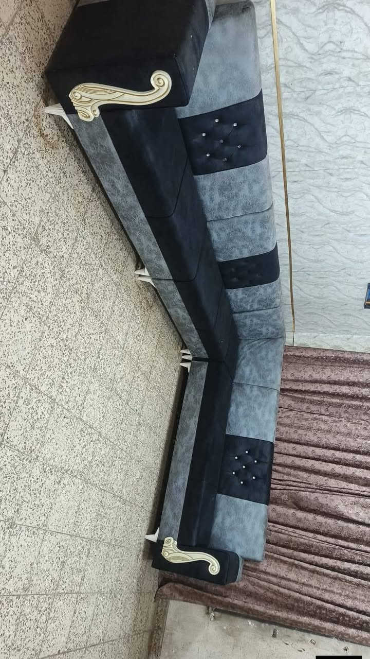 ديوان 10 مقعد ,,تسكام مو سوكي ,, اخو جديد اي ضرر مابي نضافه فوول سعر ,,225,,بي مجال مكان لبياع *********** يوجد واتساب
