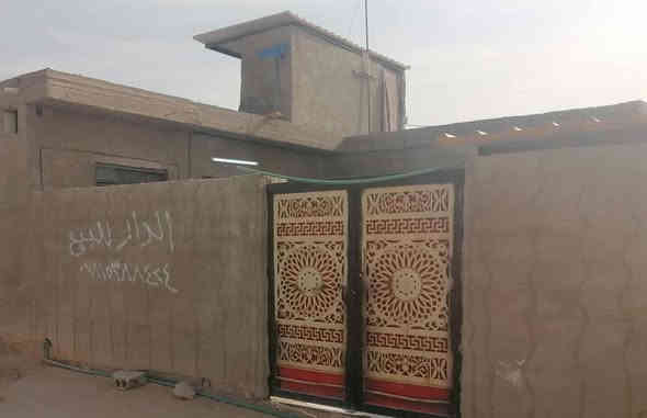 إسلام عليكم بيت للبيع 150متر بحي الرحمةالبيت قرب  مقر سراية السلام قريب علة البوابة من جهت المكاتب البيت بناء ابلوك كلاب السقف صب كونكريت السعر ٣٥ وبي مجال قليل للستفسار لاتصال على الرقم *********** او واتساب
