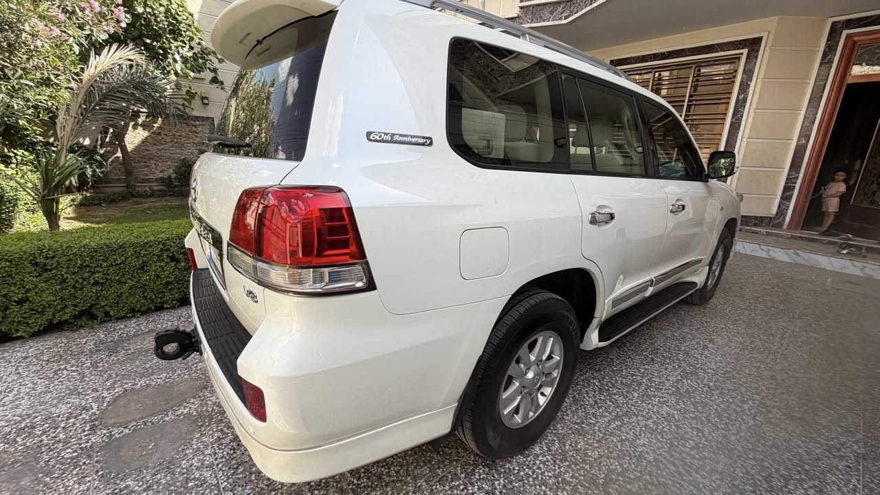 لاندكروز 2011
Gxr -V8 4.7
60th ستينية 
كلشي بلادي بيها 
كفالة عامة 
بغداد 
***********
***********
