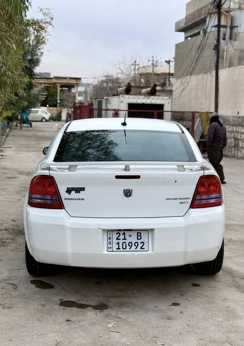 Dodge Avenger 2009 SXT
ڕەنگ سپی بەفری مەکینە 2.4لتری ئەمریکی
مواسەفات گێڕ ئۆتۆماتیک و عادی  و تحدید سرعة و کوشن کارەبا و چوارجام کارەبا و بیلاد Widebody و ناو کرێمی سەیارەکە زۆر جوان و پاکە چوار تایەی لۆکی بۆ بەستراوە و بە ناوی خۆمەوەیە بێ کێشەیە
تەنها پارچەیەک و پەڵەیەکی بۆیاخە و سۆنەریم داناوە
سەنەوی و ژینگە و ڕێگە و بان و ڕەقەم هەمووی تازەیە و دینار مەسروفی تێدا نیە گێڕ و مەکینە و تحویل و غرامەش بە شەرت
نرخ/ 78 وەرەقە کەمێك مەجال
ژ.م/***********
***********
0750 956 4987
0770 429 3032
