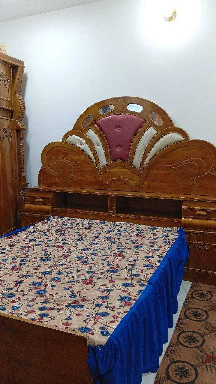 غرفه نوم للبيع نضيفه سعرهه ٩٠٠  
*********** الحسينية
