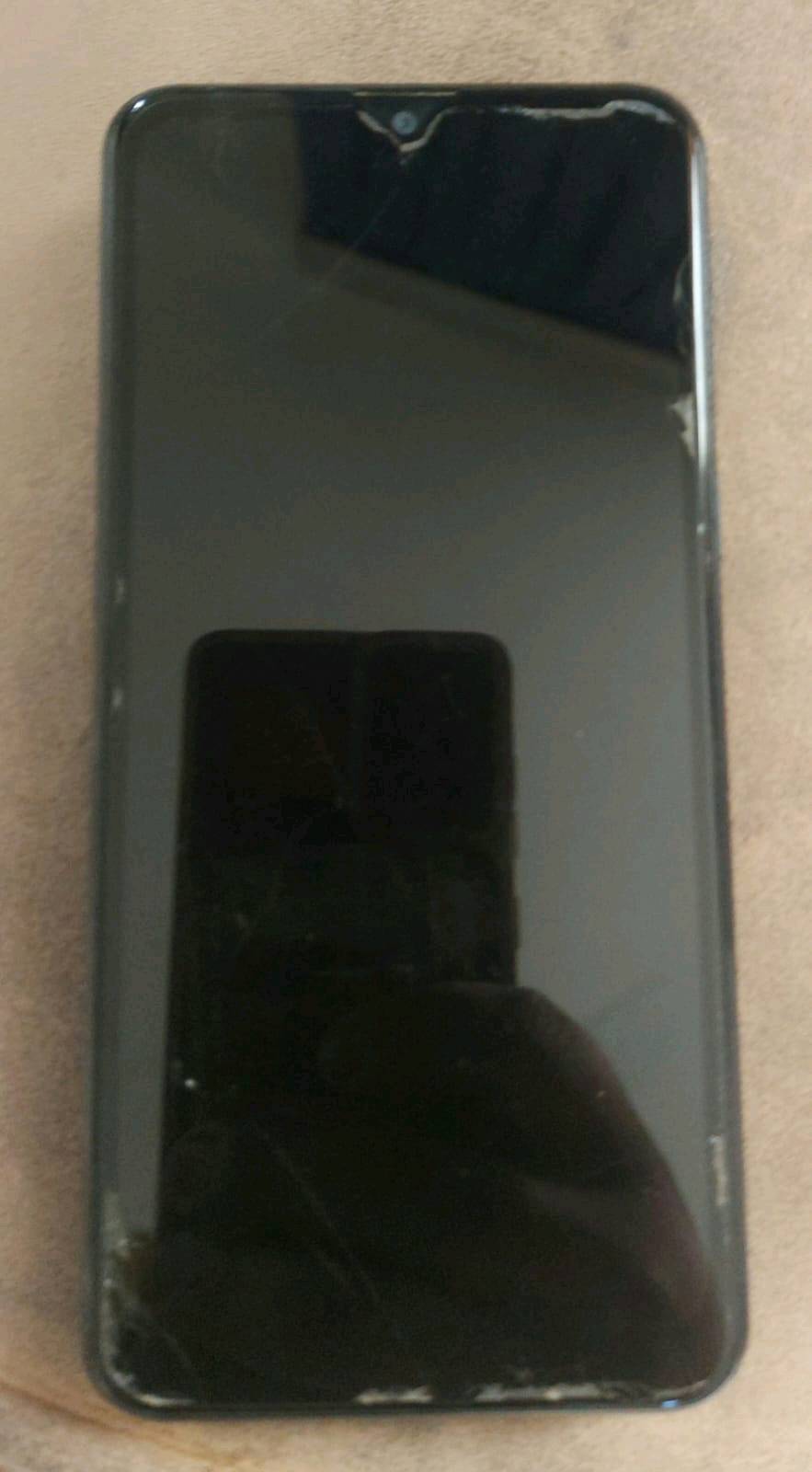 السلام عليكم تلفونات وايباد للبيع او مراوس A10s 
الثاني صيني جديد 
الايباد نضيف فول 
مكاني الشعب السريدات 
*********** اتصل