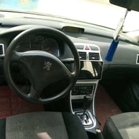 بيجو فرنسي 2006 سيارة جديدة كلها شغاله كير مكينه كفاله تخم تاير جديد  ...