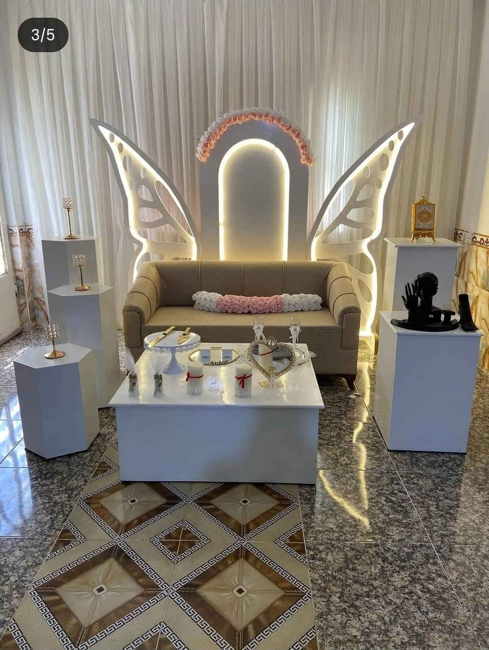 كوشات عدد ٢ جديدات ولا طالعات ابد
لوح خشب ستوك اندي اف ثقيل 
مكاني ميسان حي الحسين القديم 
السعر 3 مليون وبيهن مجال للشراي لان يعرف اسعارهن 
استفسار ***********
