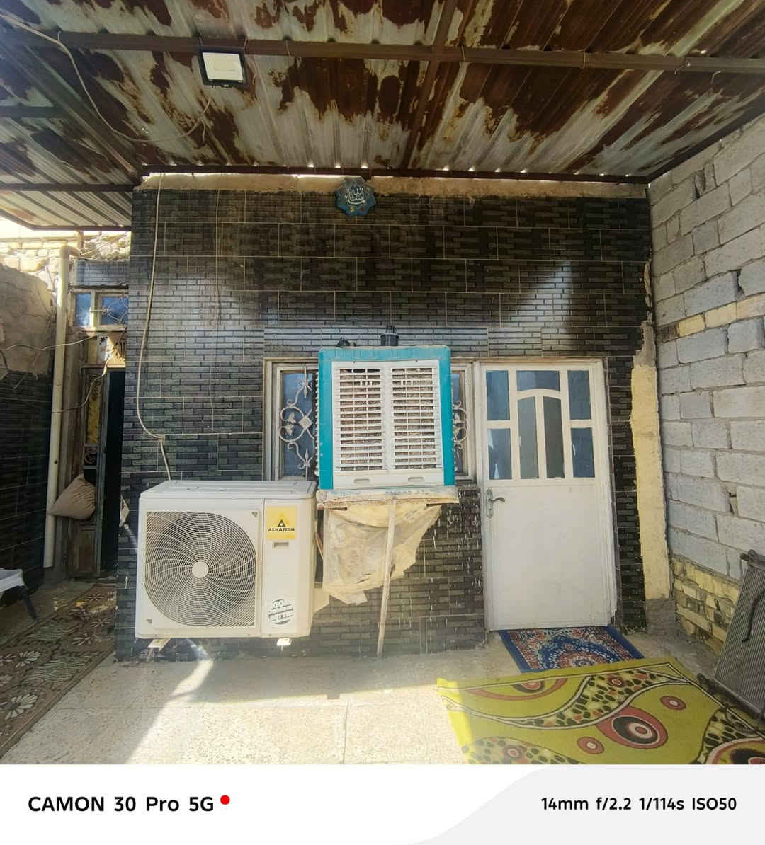 بيت للبيع زراعي 
المساحه ١٥٠م 
يحتوي على 
غرفه وصاله واستقبال ومطبخ 
وصحيات وكراج وترك وره البيت 
بناء جديد ونظيف  المكان قرب شارع التبيلط قريب ع بنات الحسن 
السعر ٢٣ وبي مجال للشراي 

الشراي يتصل ع صاحب البيت***********
