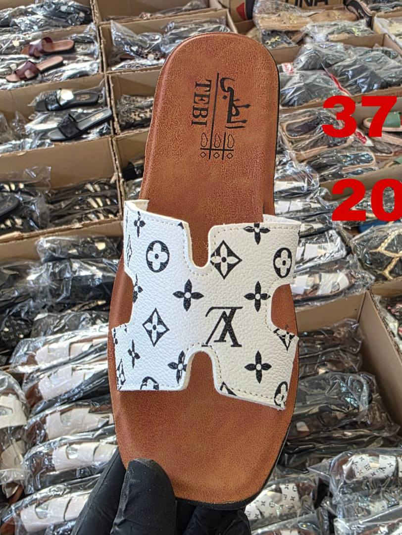 شحاطه  هرمز وديور طبي 
قياسات 31-41 الكارتون 30قطعه سعر الكارتون 75
***********  واتساب يوجد توصيل لجميع المحافضات
