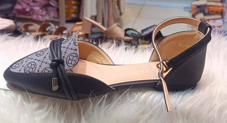 خاتــون لـ ( احذية 👠- حقائب👜 - اكسسوارات 💍) 

        🎈🎈 جديد ..... جديد ..... جديد 🎈🎈

              👑 مـــــــــن خاتــــــــــون 👑

                  💥حذاء فلات موديل يجنن💥       

🔹🔶🔷  متوفر قياسات والوان🔷🔶🔹

       السعر     🔥 🔥

عنوان المحل/ بغداد - المحمودية - تقاطع حي الربيعي 🚖

  (توجد خدمة توصيل في 🛺كافة المحافظات🛺 )

        (📧✉️للحجز ارسال رسالة عبر الخاص 💌📩)
@أبرز المعجبين 
متابعين


**إذا كنت صاحب هذا الإعلان وتريد حذفه لأي سبب، رجاءا أرسل رسالة إلى الدعم الفني**