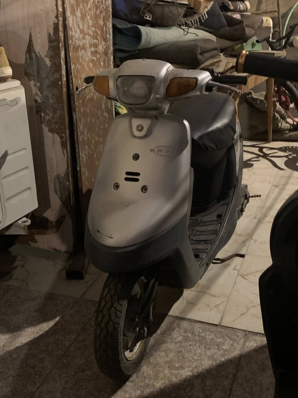 دراجه منغولي ٦٠دراجه بلاديه بس يحتاجلها بنزات وباتري شغاله كهربائيات سعر 250وبيها مجال رقم ***********
