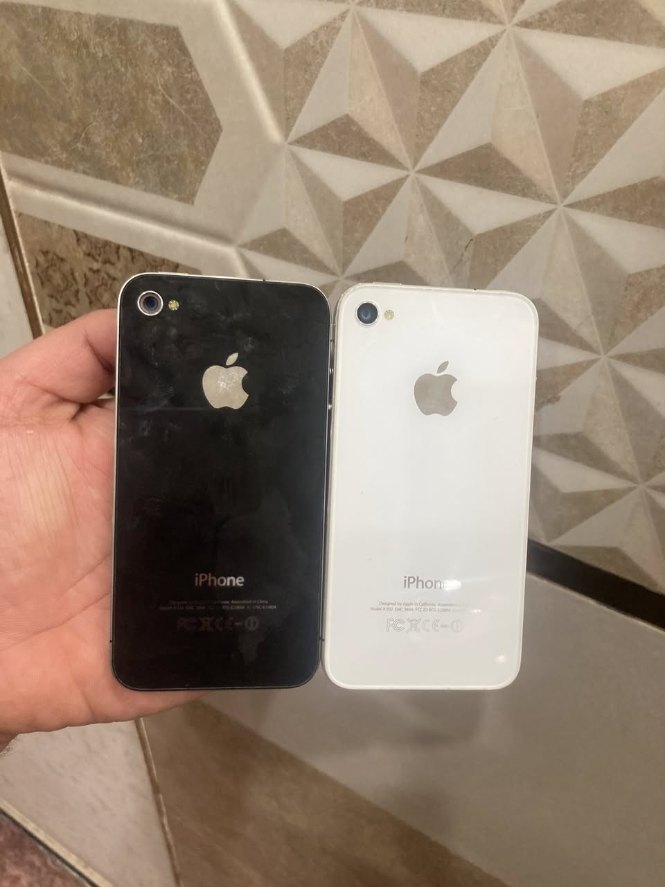 ايفون 4.4s.5
سعر الجهاز 50 الف 
للحجز خاص او واتساب 
***********
يوجد توصيل
