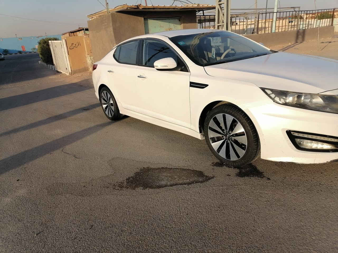 السلام عليكم  اوبتيما 2013 خليجي  بيه جاملغ الايمن مبدل مكينه 2000  سياره جاهزه  رقم مثنئ  بسمي  لبيع او مروس بتكسي 
  ***********
