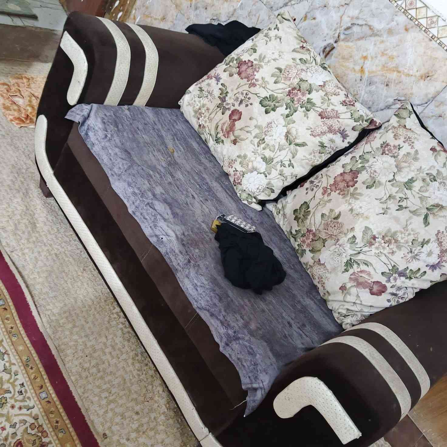 مرحبا مكلفه بلنشر مجمدة نضيفه سعرها 150
التخم خمس مقاعد نضيف هم 150
وسنگ ابوالكاونتر مرمر سعره 150بيهن مجال بسيط مال ناس مستعجلين ومحتاجين
مكان زعفرانيه


**إذا كنت صاحب هذا الإعلان وتريد حذفه لأي سبب، رجاءا أرسل رسالة إلى الدعم الفني**