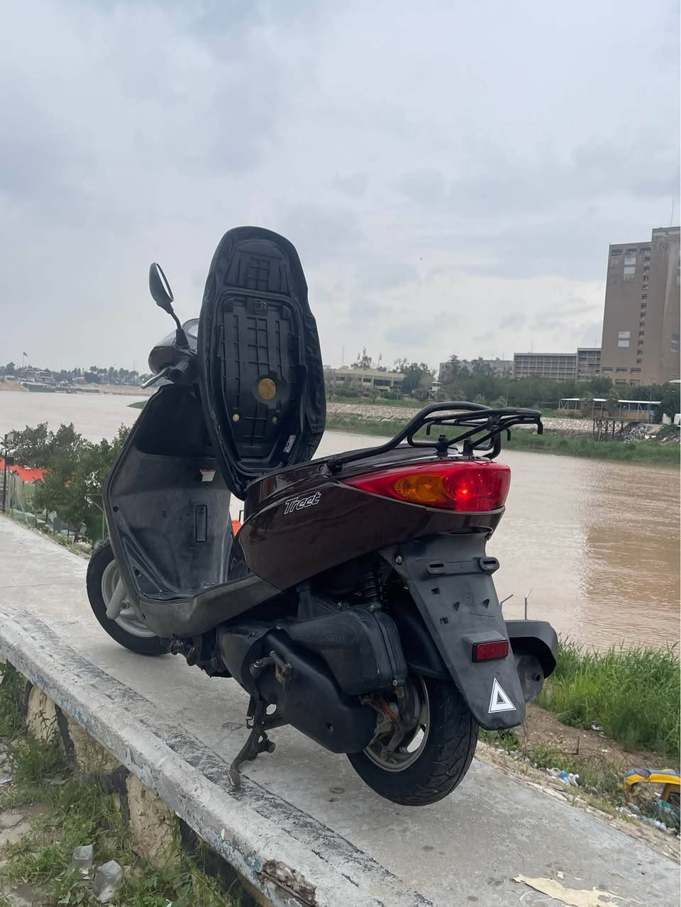 السلام عليكم للبيع دراجه يوماها اكزز ياباني نوزل خطين،استان كهربائي ياباني لأصلي مزاد 
‏‎السرعه,،،140  ماشيه ٥٠٠٠ الف حقيقي ماخذها من معرض واورقها كامله وبأسمي وابيعها ضمان شرط 
‏‎شلعه :ومعدل.(نكره سلف)
‏‎المحرك:نضيف كلش  برغي ممفتوح.كفرات مثل مشوفون بصوره  نضيفه كلش
‏‎٪؜ ‎دراجه كشر ومكينه نضافتا٩٩  
‏‎كامله أيٌ نقص مابيها‎    
دراجه مميزه ونضيفه وحلوه بلخير علئ الي ياخذها ‎السعر ((١٢٥٠))
مليون و٢٥٠
((وبيها مجال للطيبين)))
‏‎مكاني بغداد اي استفسار 
*********** بغداد, العراق
