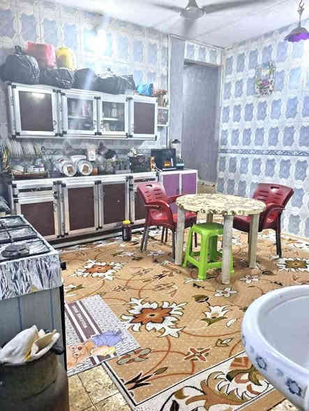 للبيع بيت 100 متر طابق و نص شارع 10 متر قطاع 73 الشريط حي ميسان يحتوي الطابق الاول غرفة و صالة و مطبخ و استقبال وتخاريج و الطابق الثاني غرفة و صالة السعر 140 للاستفسار اتصل ***********
