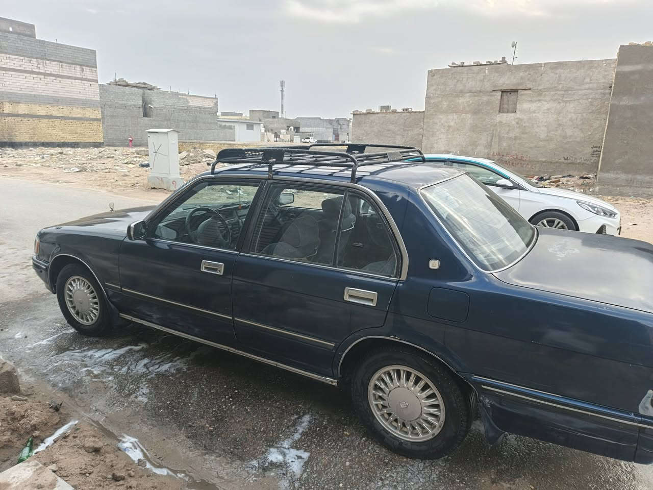 ارنب  92 للبيع سعرها 45 وبيها مجال  ***********  السياره مجفته ومصبوغه عام
