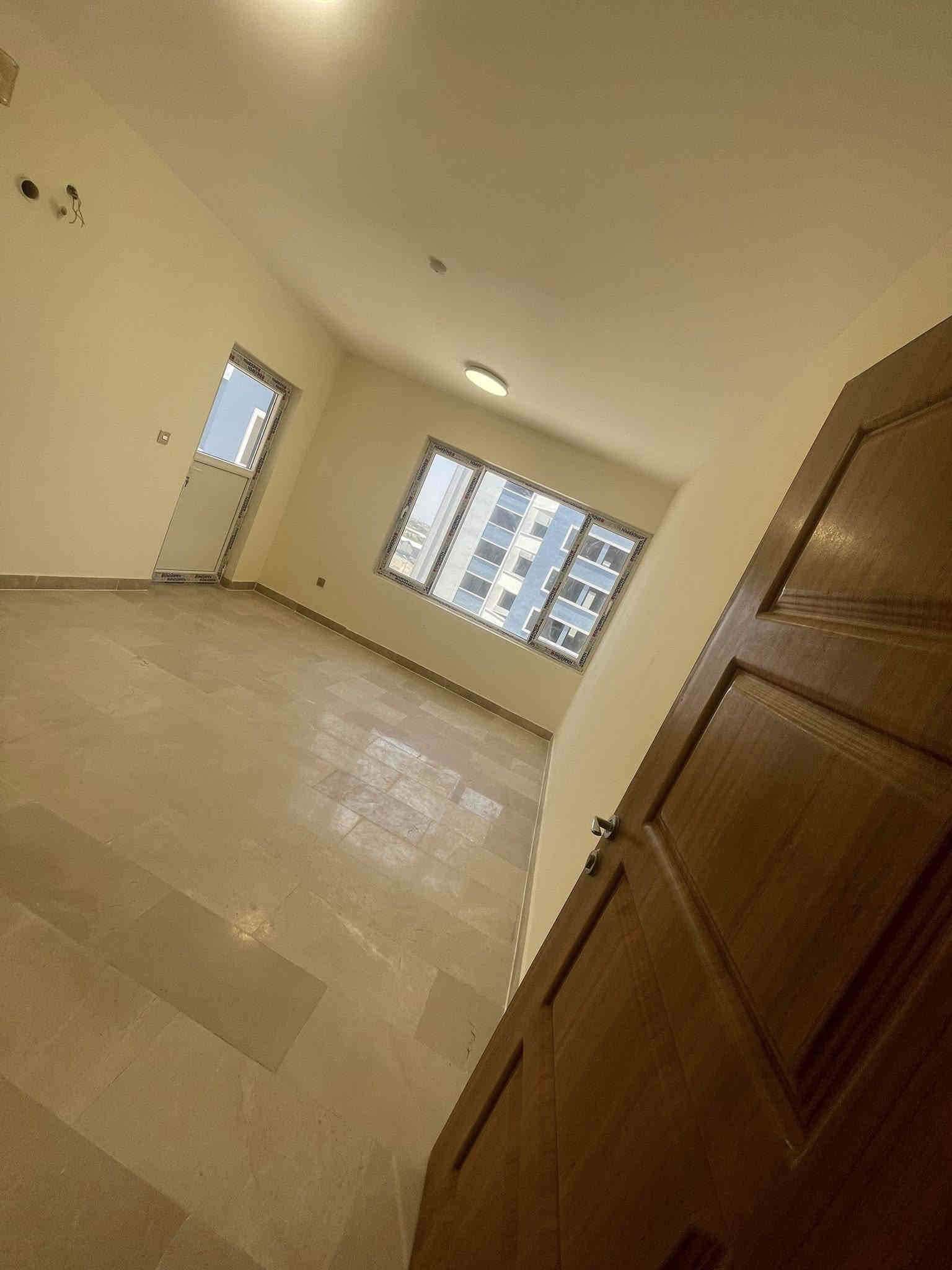 شقه 152 متر مربع للبيع نقدا
واقع حال 130 م
مجمع ابن فرناس في التاجيات مقابل معهد النفط العربي قرب جسر المثنى
بناية B1 طابق خامس تفاصيلهة ( صالة كبيرة ، هول مفتوح على المطبخ ، غرفتين نوم ، حمامات عدد 2 ، منور ، بالكونة )
البنايه جاهزه ومسكونه ومتوفر كل الخدمات ( سكيورتي وماء وكهرباء ومدارس ومصاعد وساحات ومول قيد الانشاء ونادي ترفيهي ،…)
سعرها بالشركه 158500000
ابيع نقد 152 مليون الشقة مسددة بالكامل وجاهزة والاستلام مباشر
مجهزة بكاونترات مطبخ مع طباخ مع مفرغة هواء مع مغسله مع سخان مع اجهزة تبريد عدد 2  
اللي يحب يتصل مباشر 
***********
ابو مصطفى
