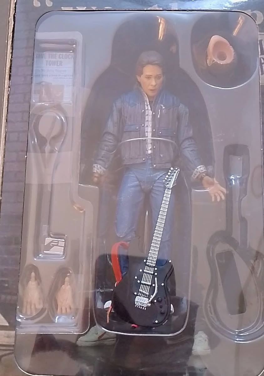 مجسم شخصية اكوا مان 
مجسم فلم باك تو ذة فيوچر
مجسم شخصية فلم it
قناع الرجل الاخظر
للبيع  الاتصال على رقمي ***********
او مراسلتي على الواتساب على نفس الرقم
