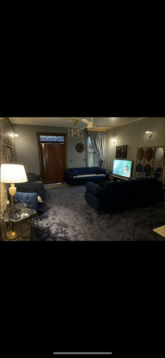 سلام عليكم 

شقه مؤثثه للإيجار منطقه المنصور الداودي شارع التانكي سنتر الداودي تشمل نت وكهرباء وغاز بالكون مطل ع شارع التانكي سعرها 12ورقه بدون دلاليه ✨*********** متواجد واتس اب ايضا
