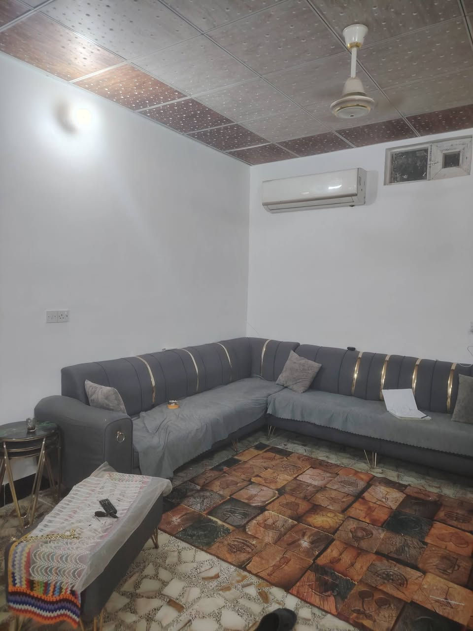 سلام عليكم بيت للبيع مساحه البيت ١٣٠ متر ركن على شارعين خلف مطعم ثابت بل ظبط بناء جديد استقبال ٦في ٣ مطبخ ٥في ٤ صاله في ٧ غرفه جوه واغرفه فوك ماكامله صحيات داخليه والخارجيه سيراميك سقوف بيت مال جناي سعره 45 مليون بي مجال للشراي البيت في حي الرحمه ***********
