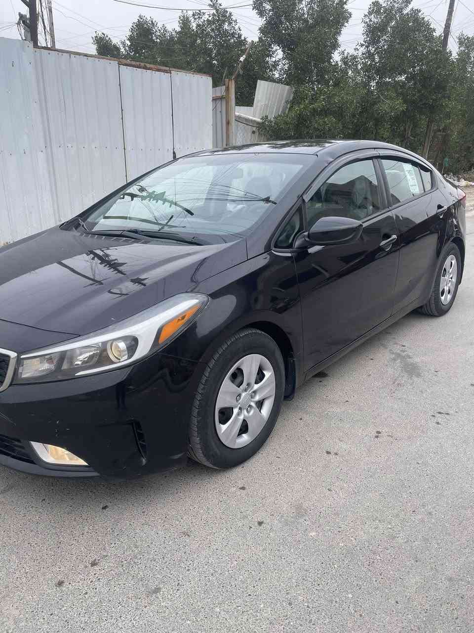 كيه فورتي 2017وارد امريكي حادث باب ايمن خلفي السياره جديده جداً او جاهزه من كلشي محرك 2000دوش مواصفات نص فول ماشيه 81الف رقم بغداد دولي بسمي السعر 113اوبيها مجال العنوان بغداد الامين الثانيه رقم الهاتف ***********
