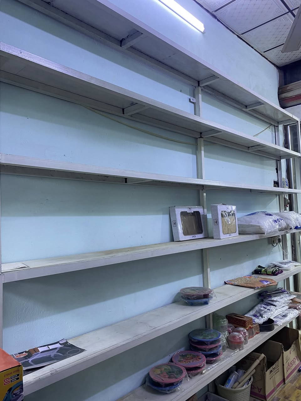 سلام عليكم  رفوف تسكام  الارتفاع 280والعرض 380 عرض الخانة 40 وعرض الرف 30 للاستفسار الرقم *********** مكان بابل حلة
