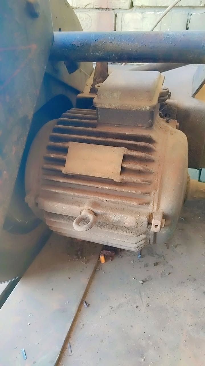 كتر وتاروسة صبغ نظيفات للبيع السعر الكتر350والتاروسة 200 مكان بغداد الاتصال***********
