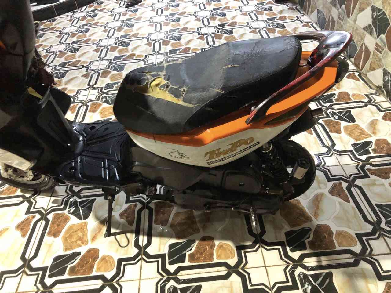 سلام عليكم
دراجه ماكس مضلع للبيع عليها صالنصه FM وعليها سلف 55 رياضي الدراجه مكفوله وياها كلج أمامي والسلف البلادي هم موجود والراجز والدشلي حتى الفاكيوم البلادي موجود الدراجه مكفوله من كلشي تجي تاخذها شرط الفحص 
السعر اتصال ***********
