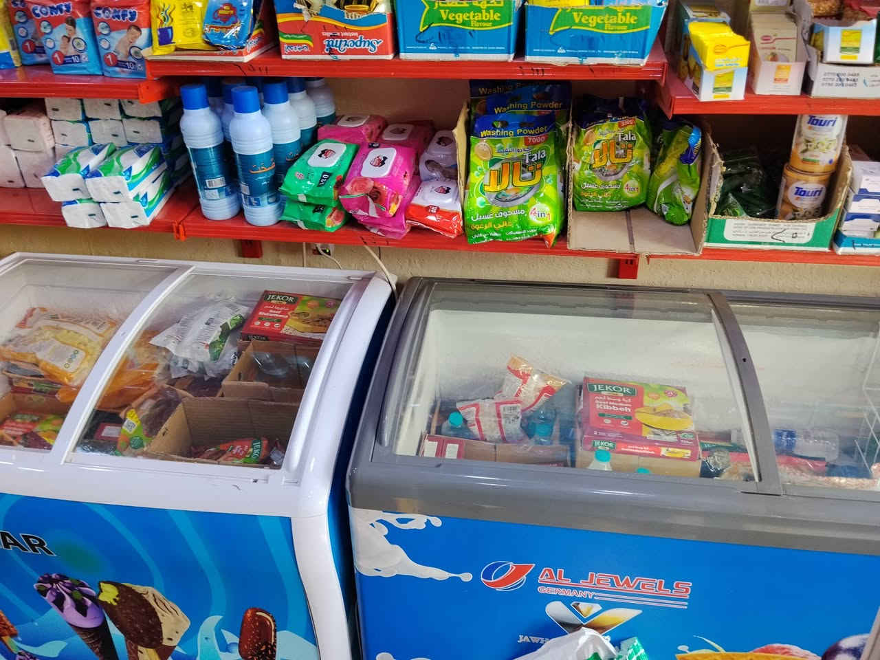 اسواق البيع تحتوي عله 5عارضات و2طرح وسبلت طن ونص ورفوف بيع مستعجل وجار المكان 150الف ودخله اليومي 300الفتواصل واتساب ***********وتجي جرب يوم قبل ما تتفع ولا ربع شوف دخله شكد
