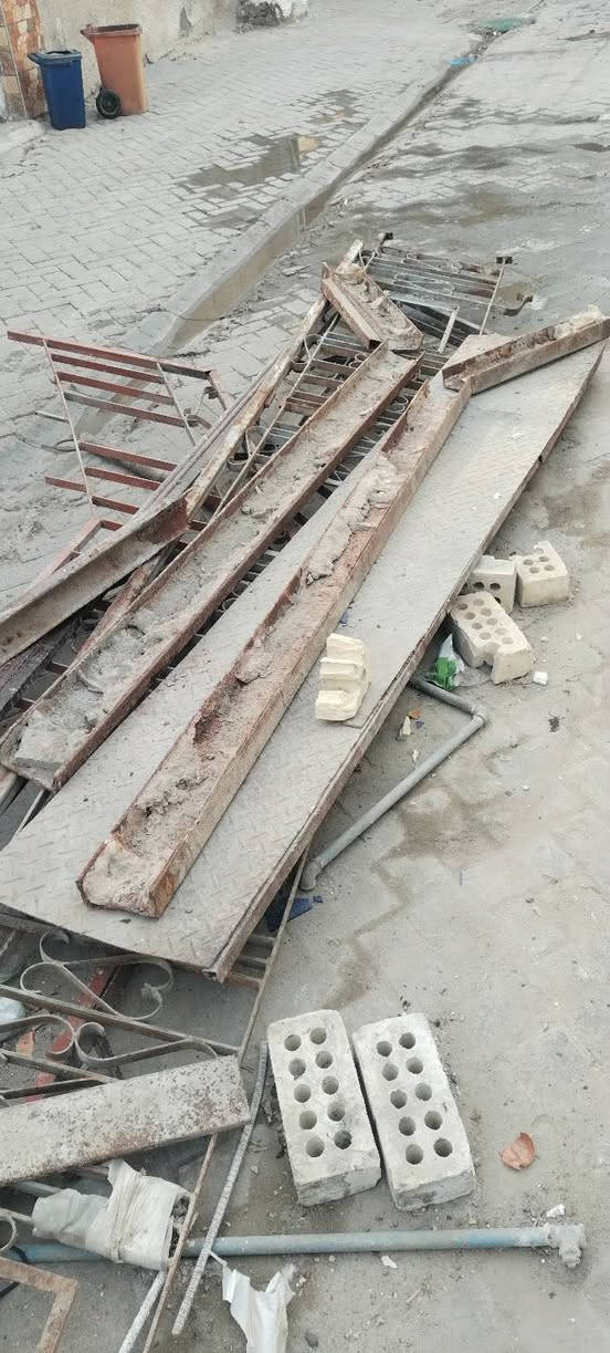 لبيع شيلمانات عدد ٢ قياس٤متر وجنل عدد٣  قياس ٥متر ٣متر  وجنل درج عدد ٢ مكاني زعفرانيه ***********

