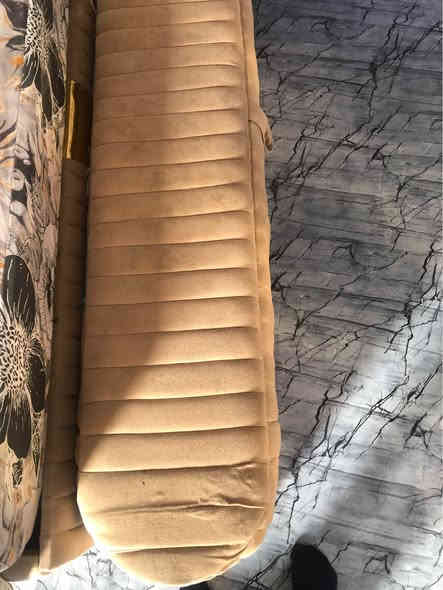 سلام عليكم غرفه تركي للبيع نضيفه سعرها مليون وميه مكاني شط ألعرب صالحيه *********** البصرة
