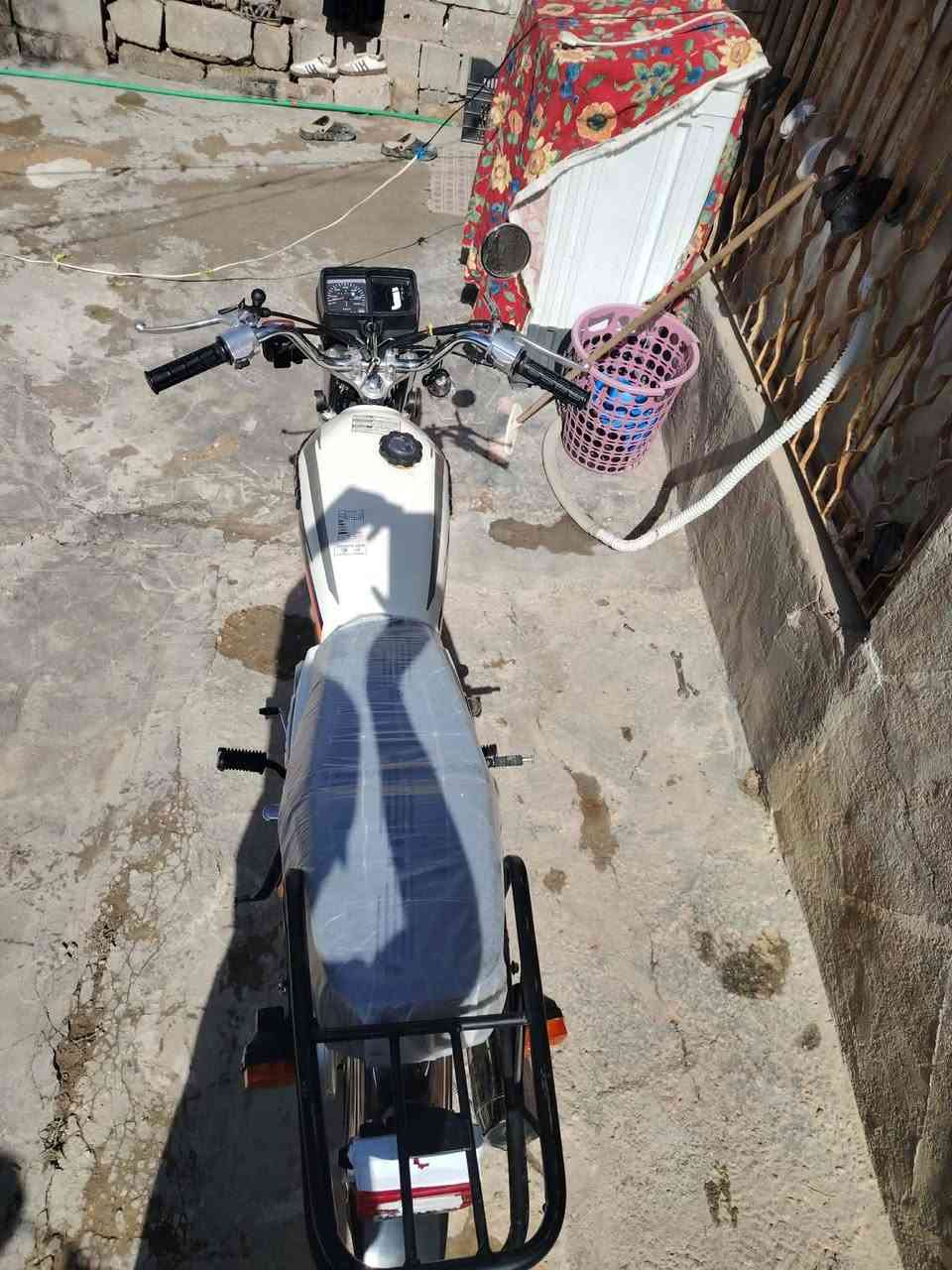 سلام عليكم دراجه للبيع موديل 25 سكنر دراجه فول نظافه مكاني كربلاء السعر 550 وبيها مجال الرقم***********
