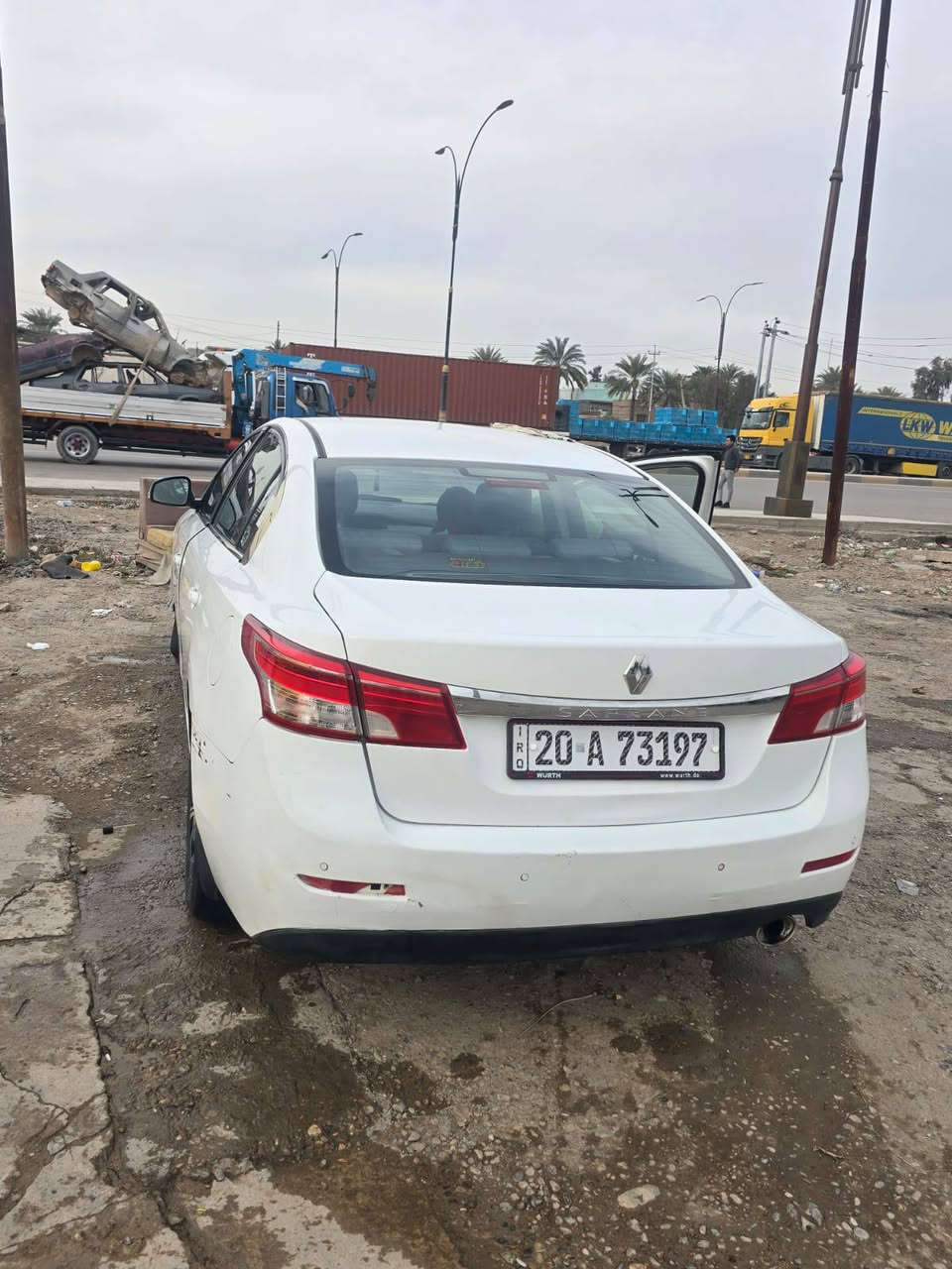 بسعر مناسب جداً 
رينو سافران للبيع موديل 17 رقم ديالى باسمي محرك كير كفاله فقط باب صبغ بدون دواخل السونار نشرته مكاني بعقوبة سعر 85 وبيها مجال ***********
