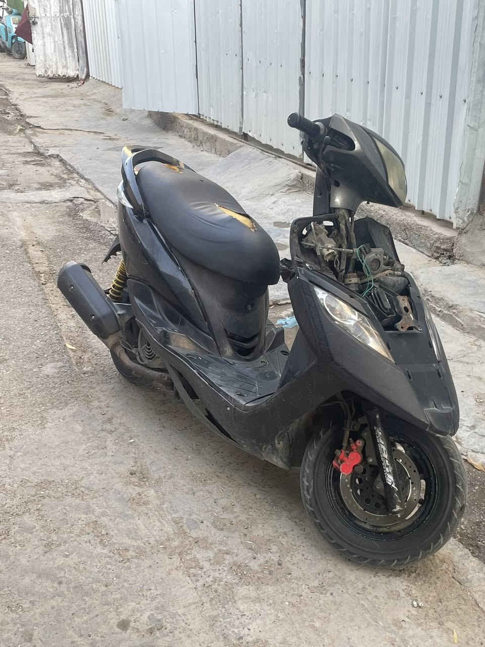 300 وبيها مجال دراجه مجفته صارلها شهر نوزل 
نواقصها سكليتر قبغ هندر كفر وجوزه كهربائياتها شغاله كلها


**إذا كنت صاحب هذا الإعلان وتريد حذفه لأي سبب، رجاءا أرسل رسالة إلى الدعم الفني**