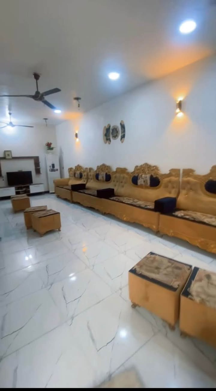 بيت في قضاء الراشديه مساحه 300 متر بشارع المراسمه واجهيه 11 نزال 27.30 بناء2022  3 غرف نوم مطبخ استقبال وحولي كراج وحديقه للاستفسار *********** تواصل واتساب فقط للبيع
