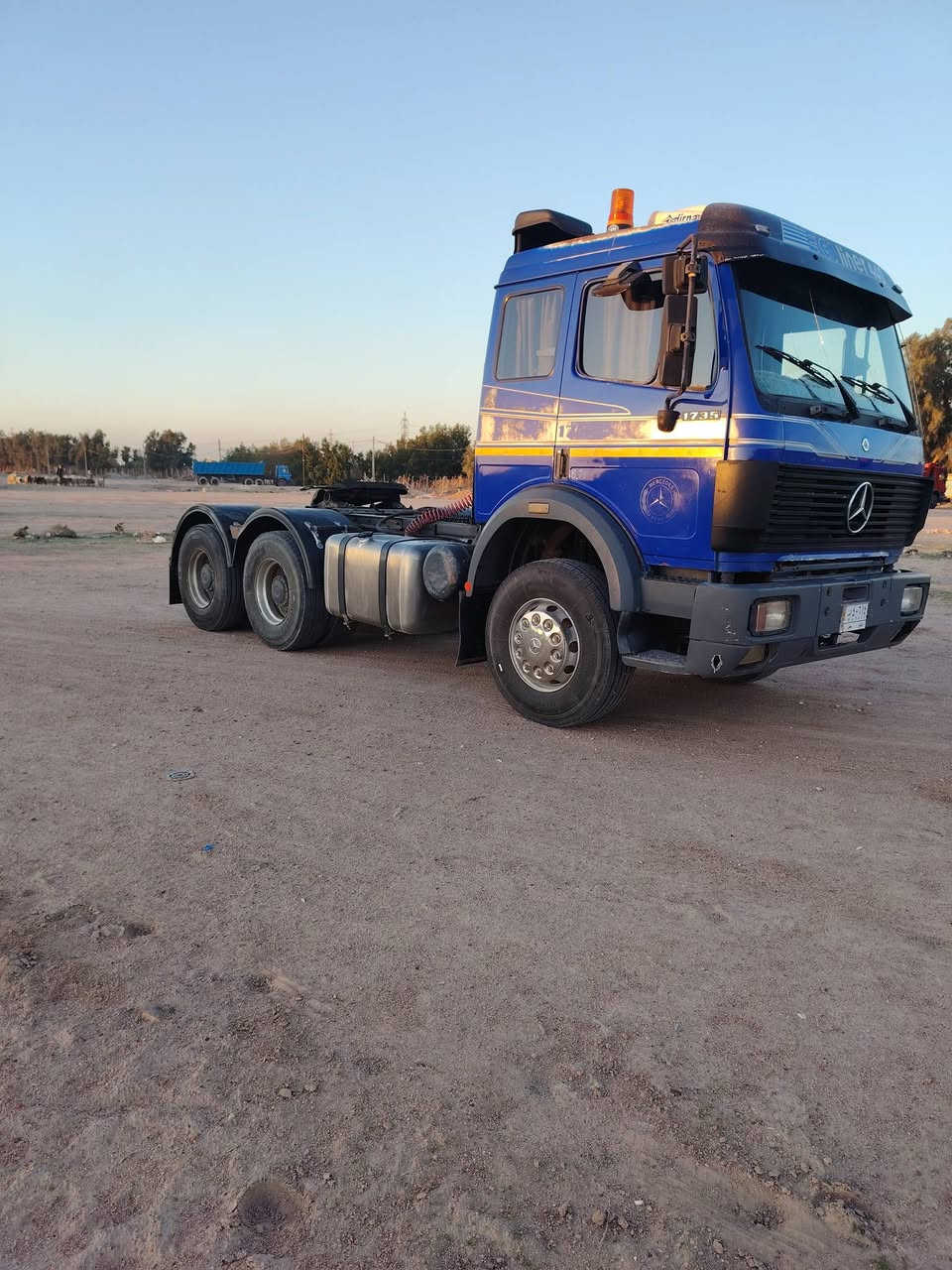 سلام عليكم البي للبيع موديل ٩٠ مكينه ٣٥ كير ١٨٠ فافونه مجموعه جيف تك مطوله قماره بلادي بلا صبغ رقم انبار مربوطه قلاب ثلاث محاور امداور ثاني يوم الاستفسار على رقم ***********
